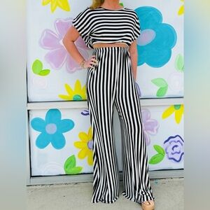 Veveret 2 Piece Set Black/White Stripe Wide-Leg Pants and Crop Top Size Medium